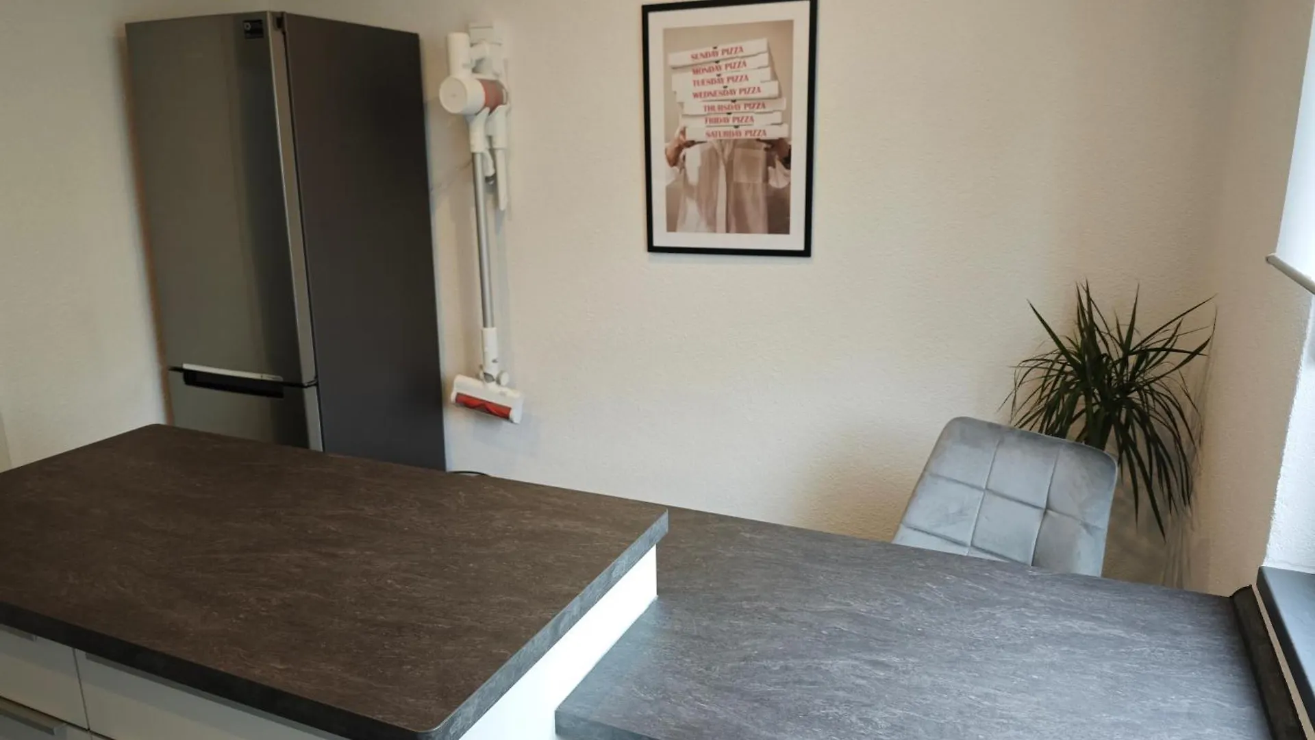 Fh-Naehe: Modernes Apt Mit Balkon Hof