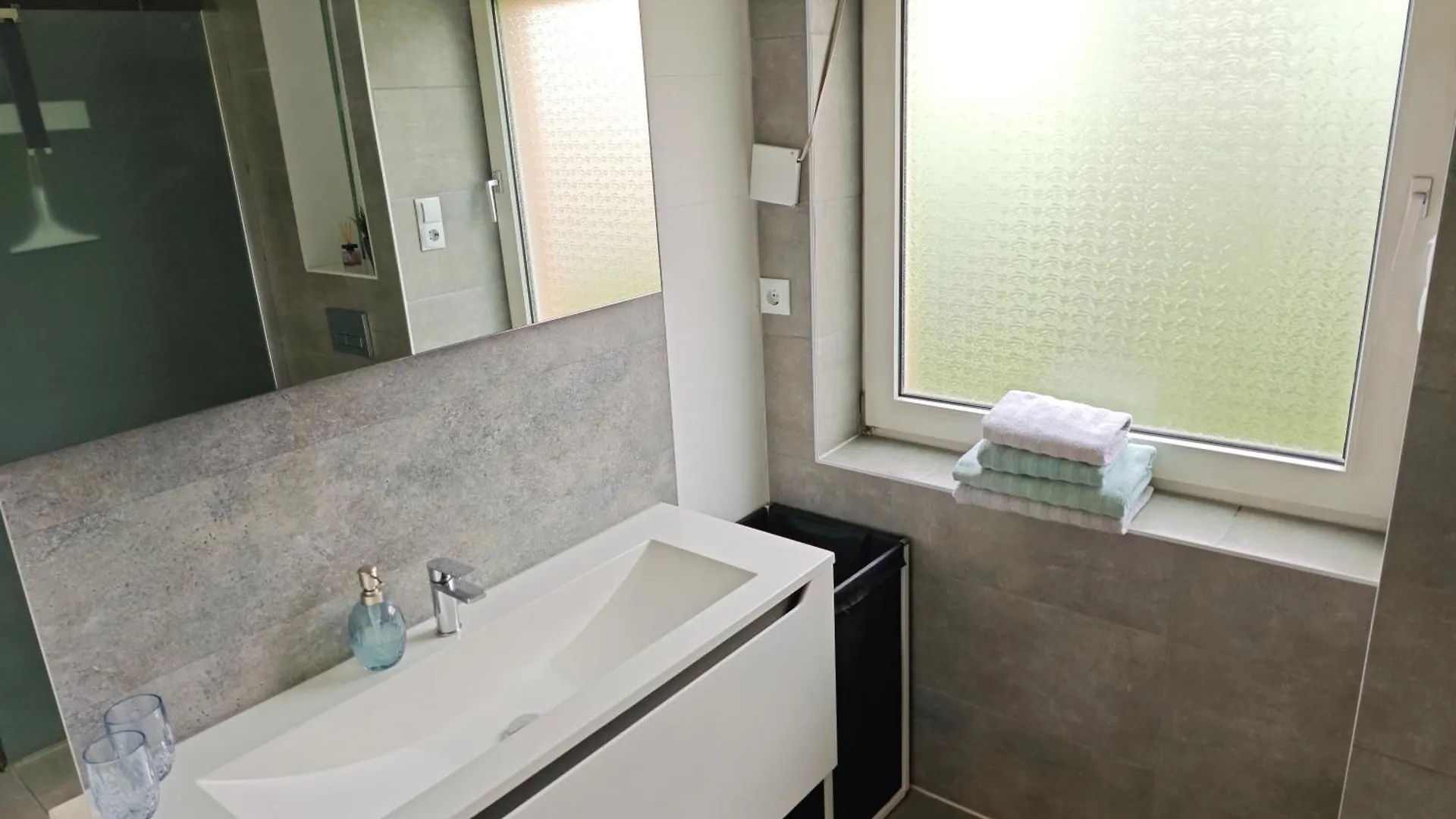 Apartment Fh-Naehe: Modernes Apt Mit Balkon Hof  Deutschland