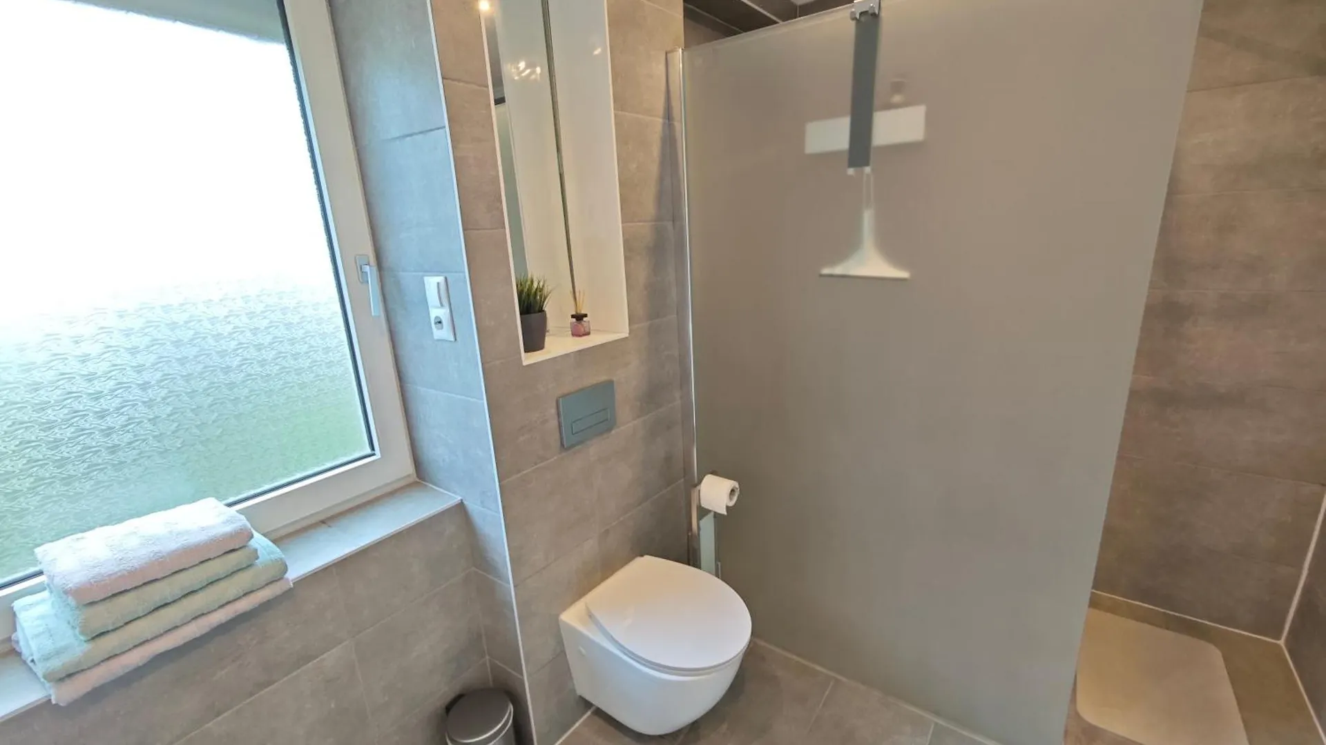 Fh-Naehe: Modernes Apt Mit Balkon Hof  Hof (Bavaria)
